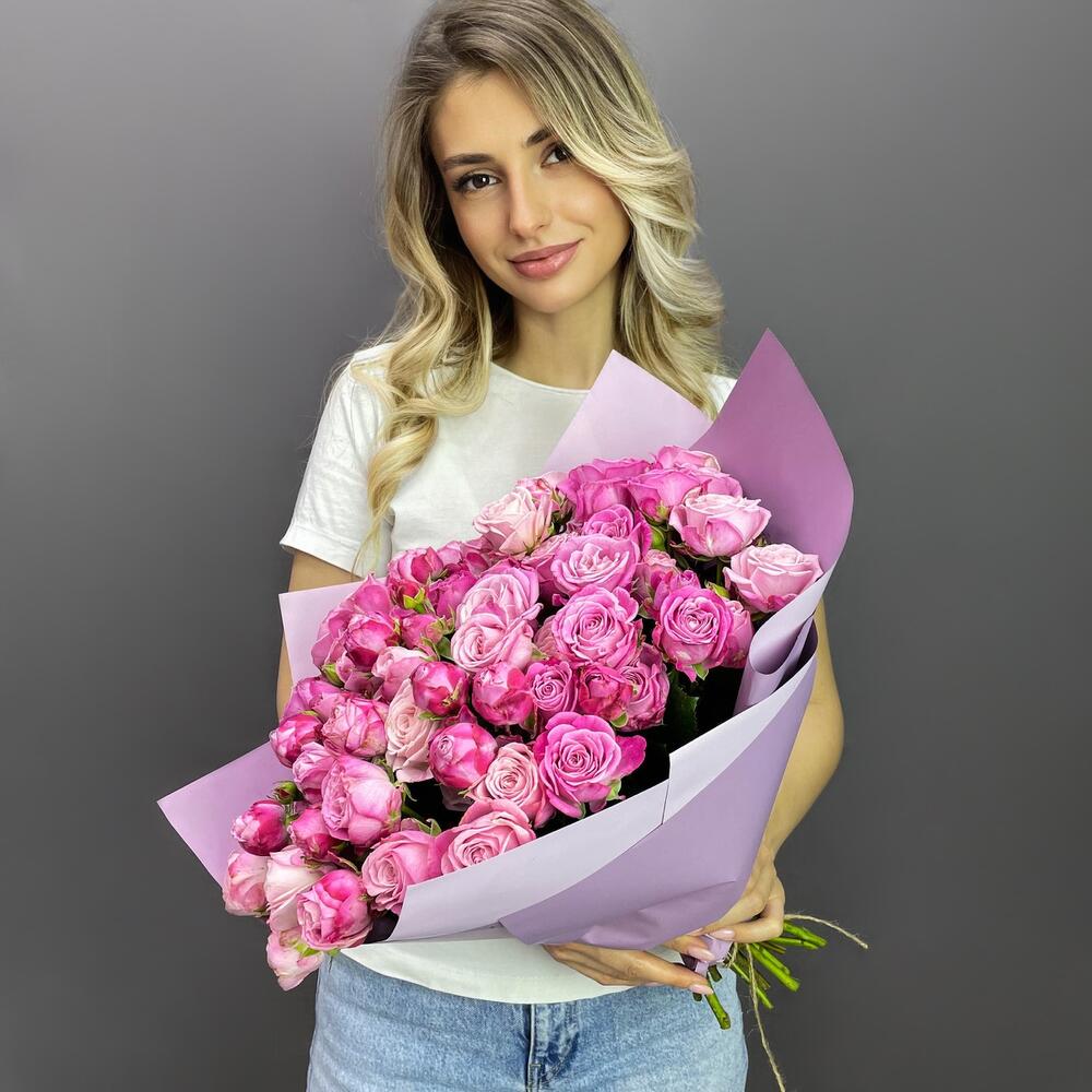 Букет из 15 пионовидных кустовых роз