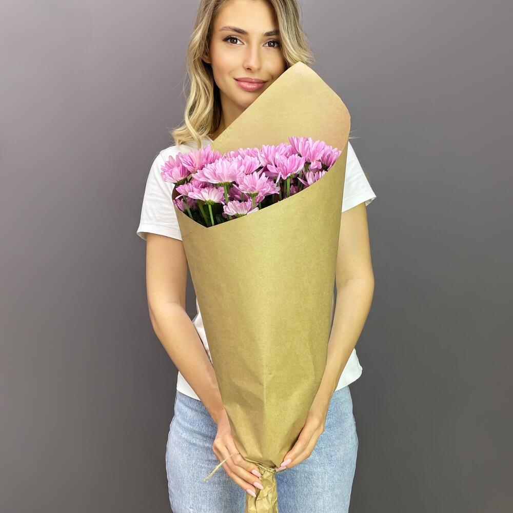 Букет из 5 хризантем в крафте