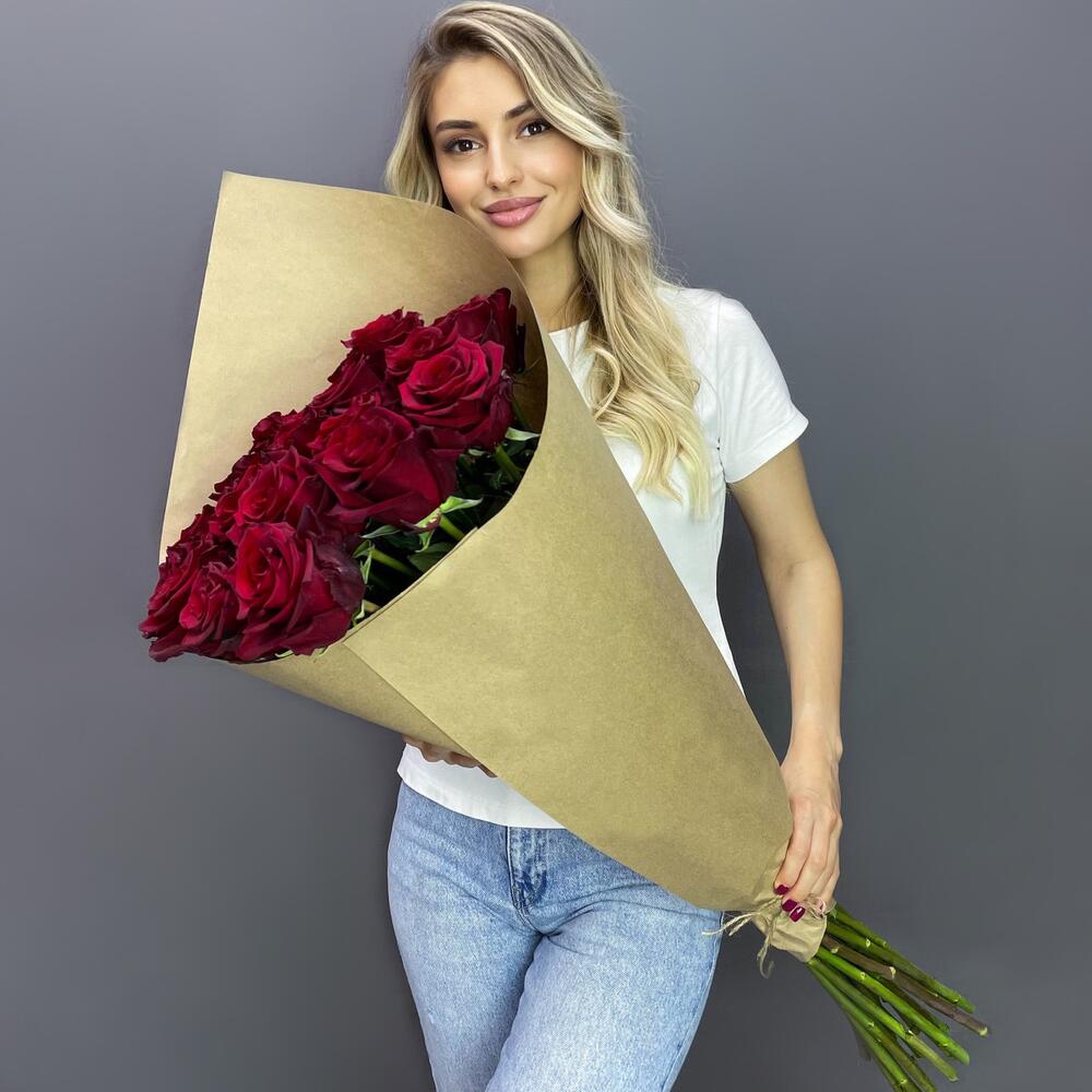 Букет из 21 розы Эквадор 70 см в крафте
