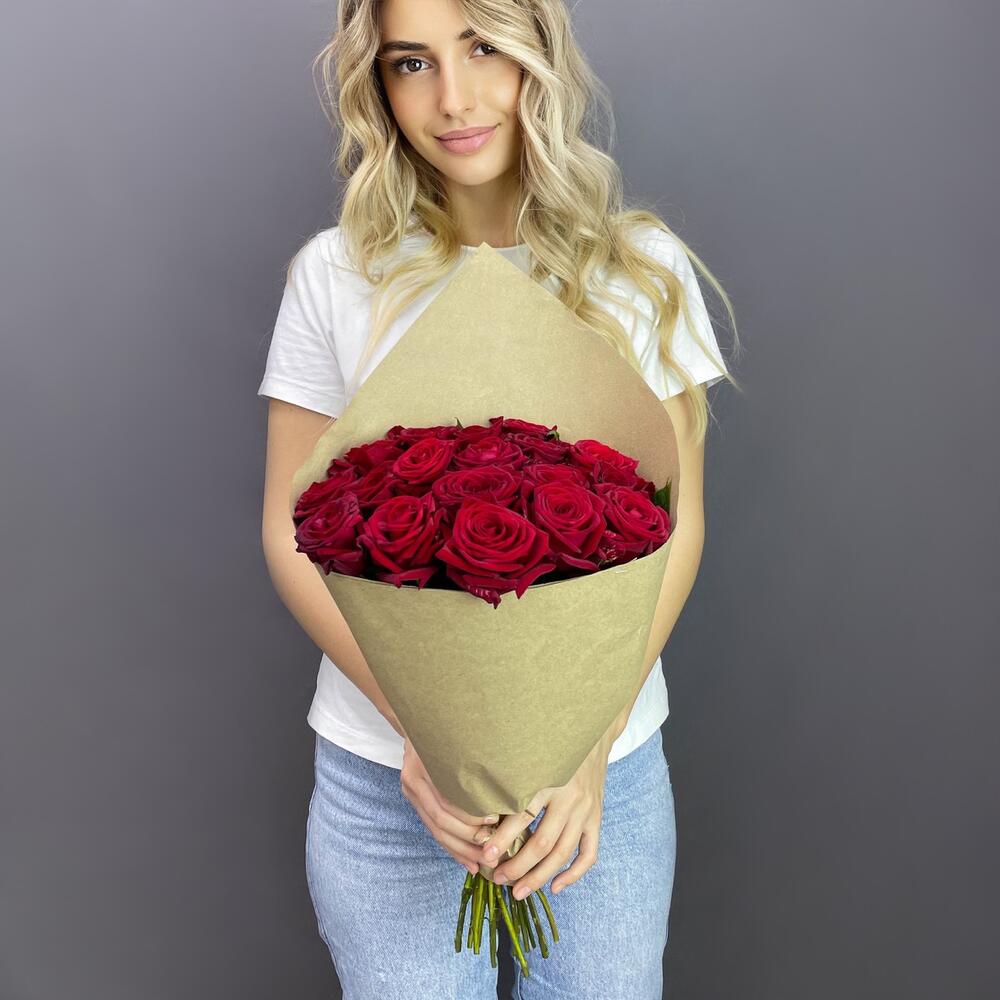 Букет из 19 роз в крафте