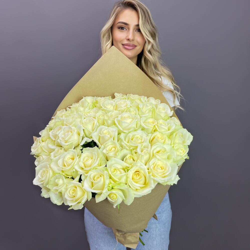Букет из 51 розы в крафте
